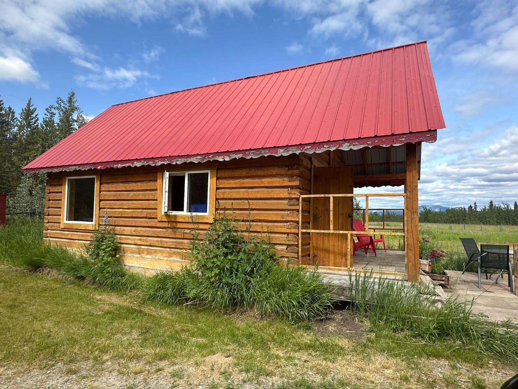 Dry Log Cabin with Mountain Views