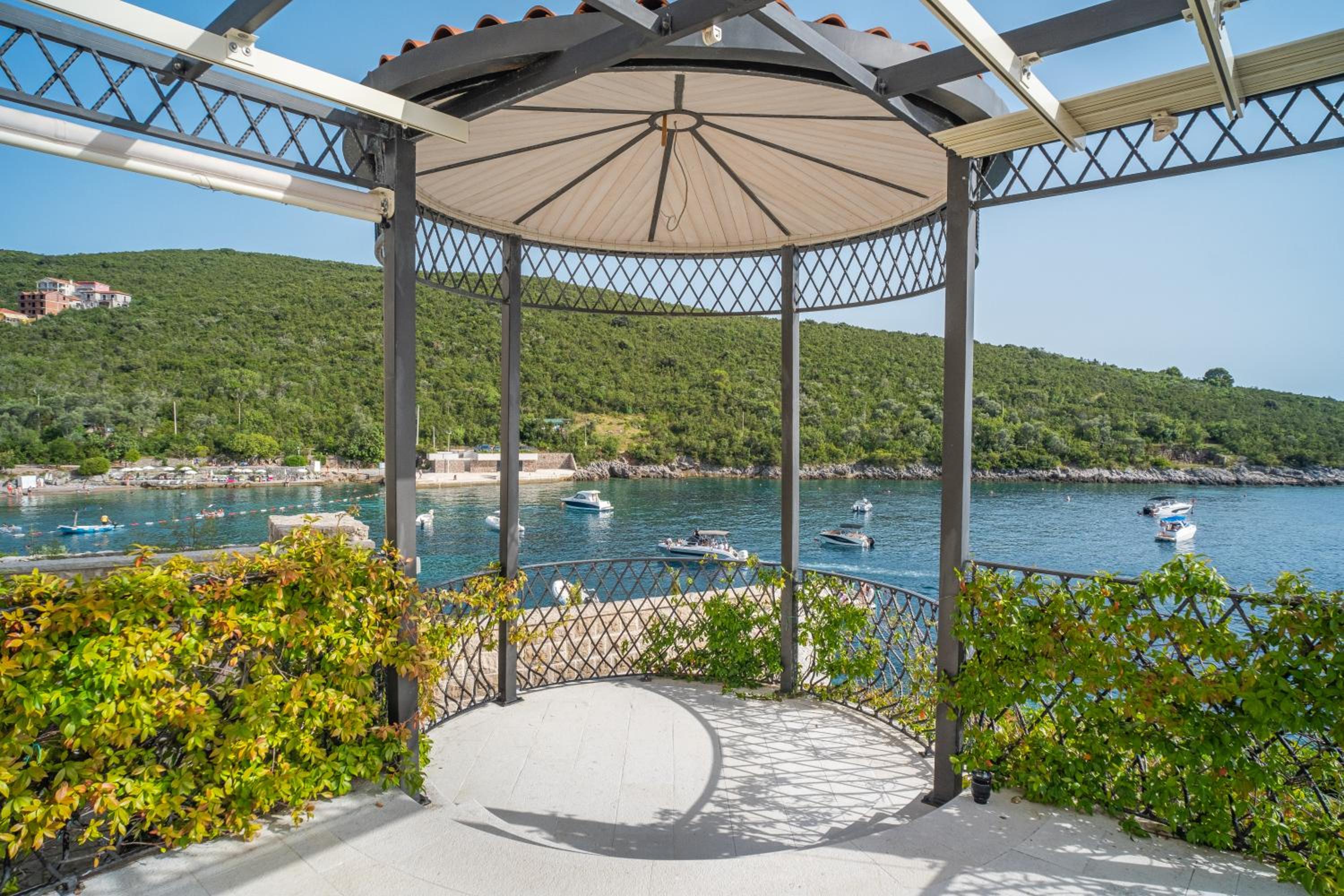 Villa Divari Mirista