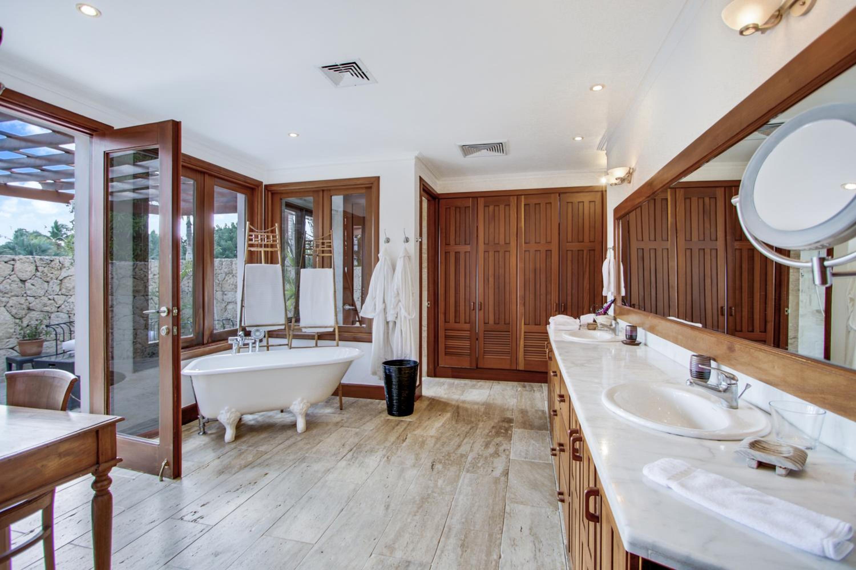 Gorgeous villa at Casa de Campo - with large pool, cook, maid and 2 golf carts view 4
