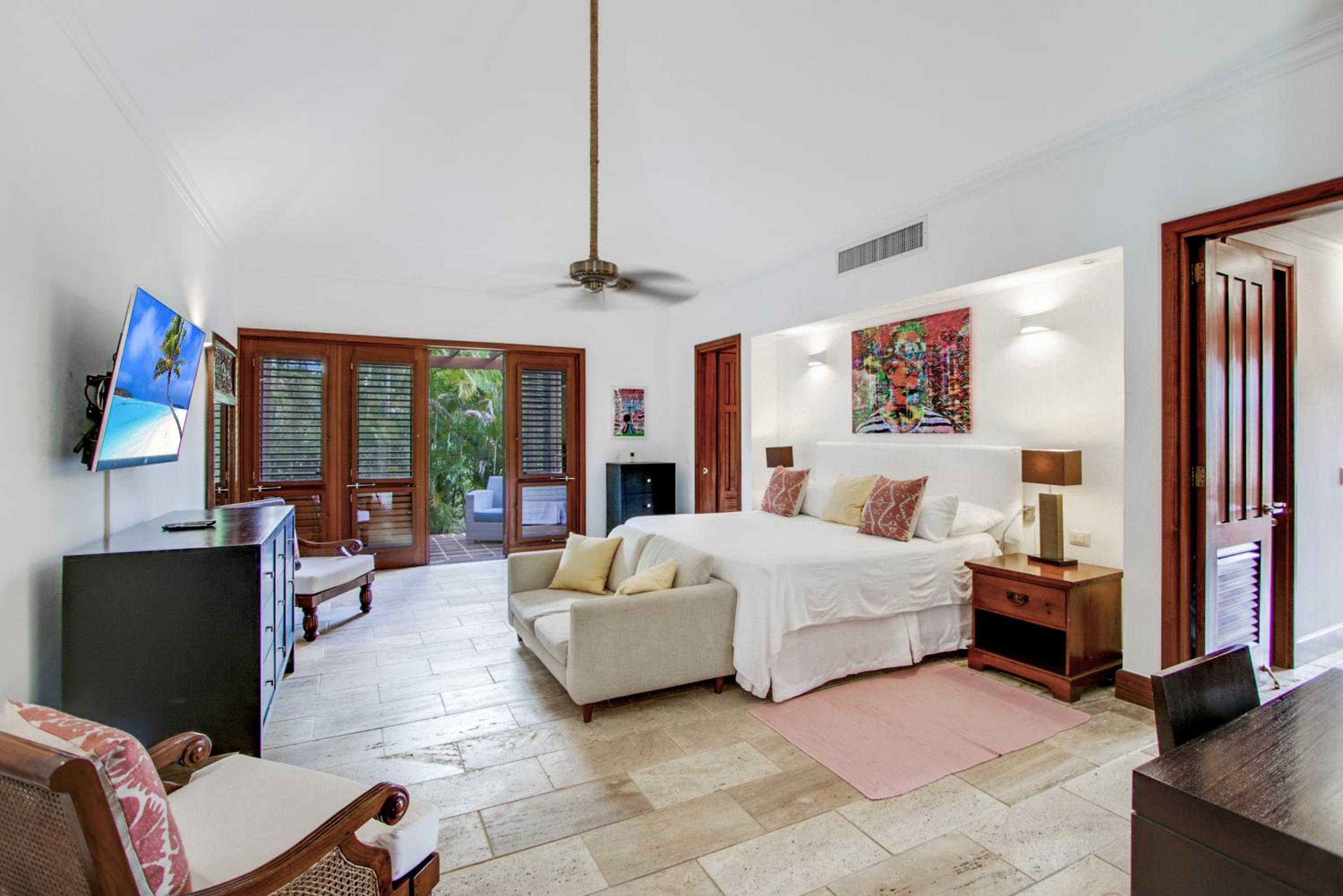 Gorgeous villa at Casa de Campo - with large pool, cook, maid and 2 golf carts view 3