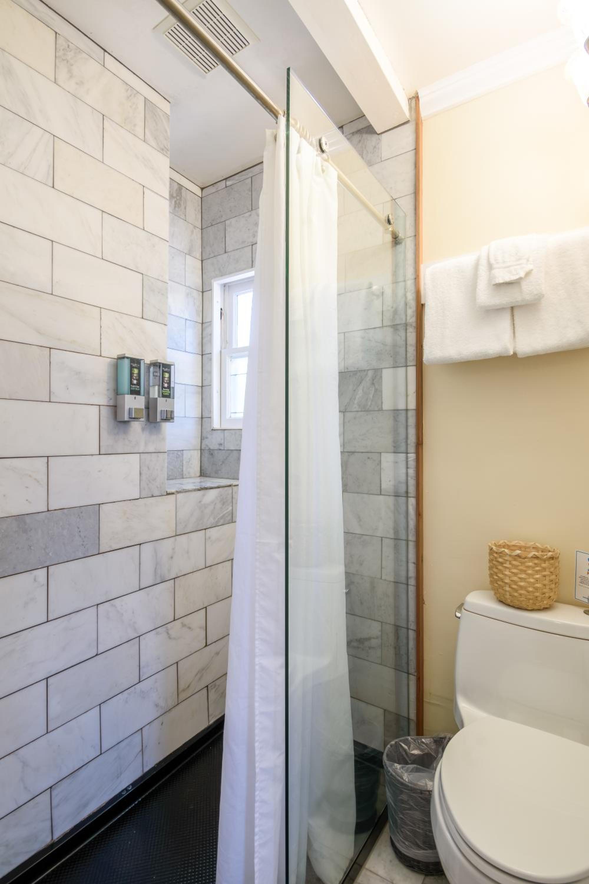 Maui Vacations - Cedar Gables Inn - Property Image 9