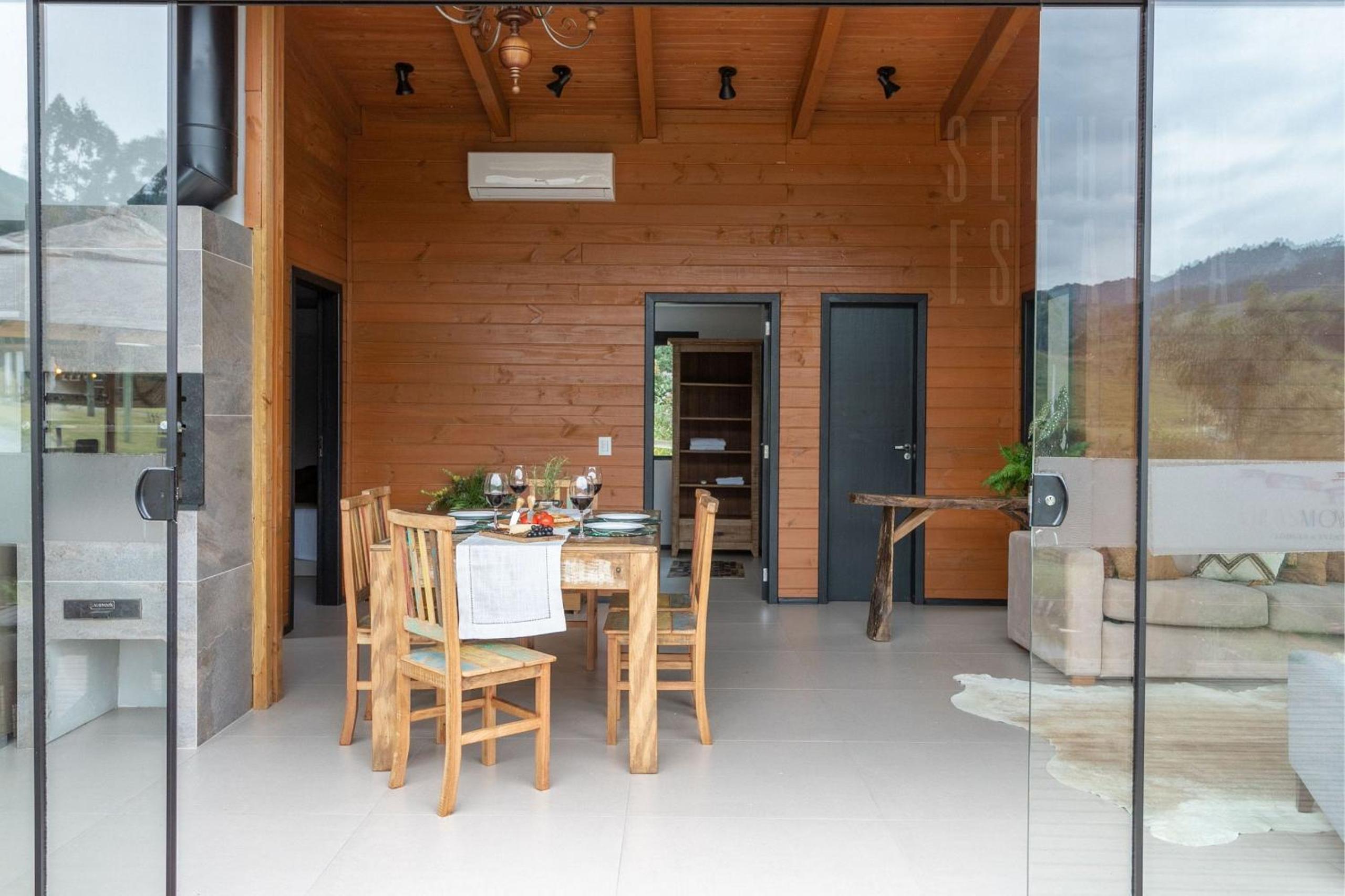Lakeside Cabin - Villas Mornas: Nature, Jacuzzi