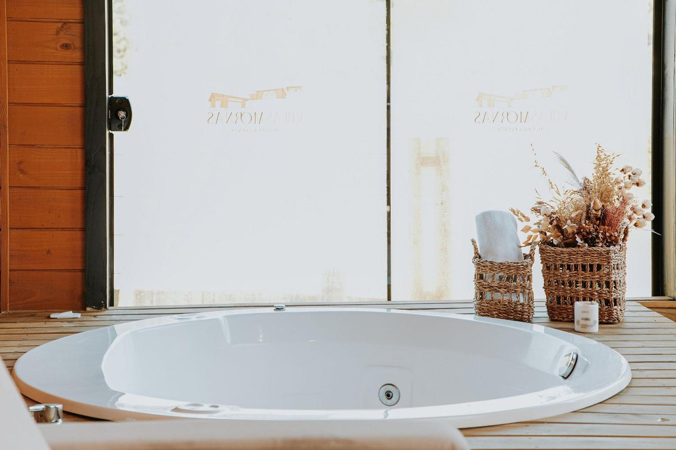 Lakeside Cabin - Villas Mornas: Nature, Jacuzzi