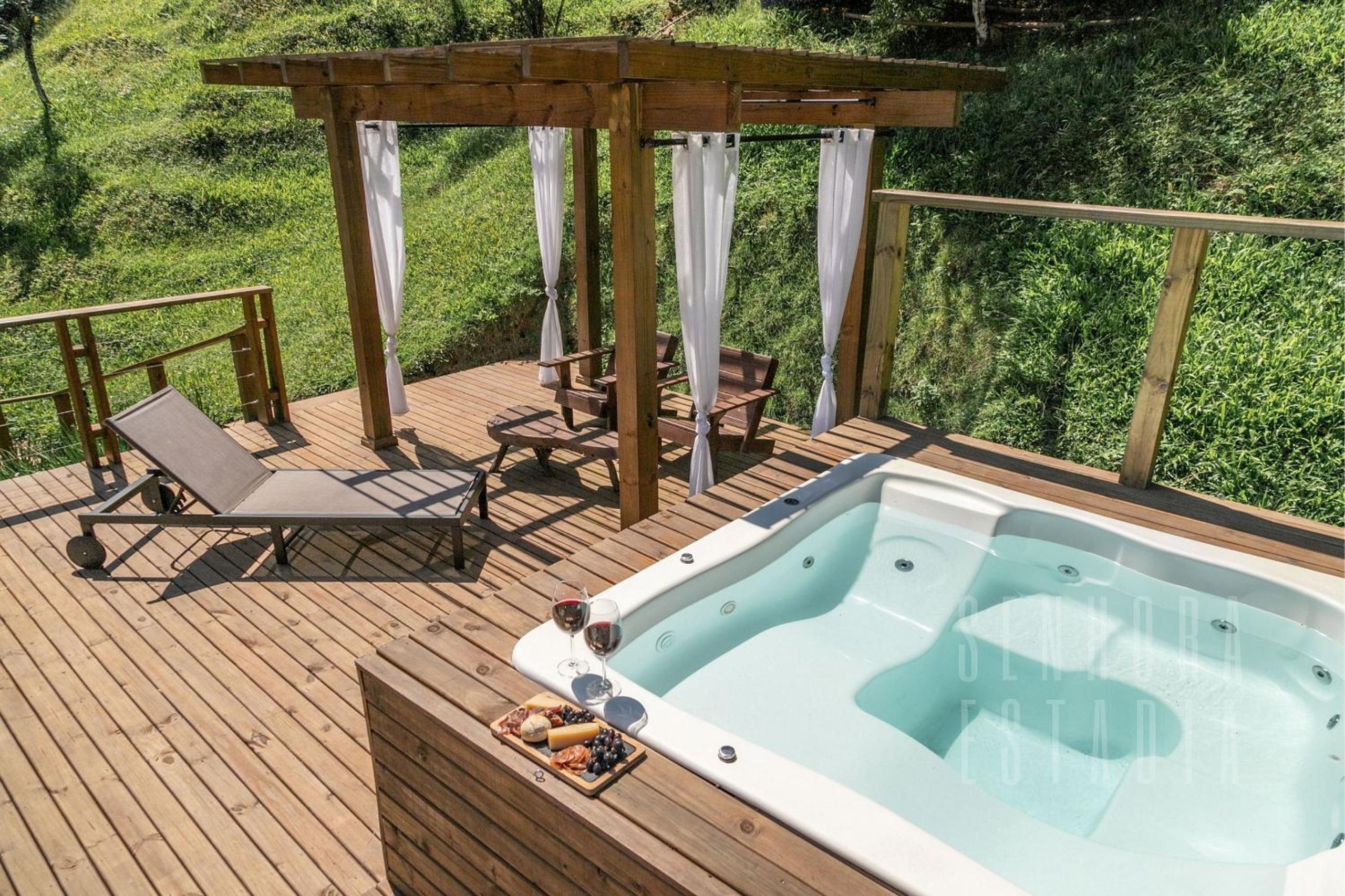 Lakeside Cabin - Villas Mornas: Nature, Jacuzzi