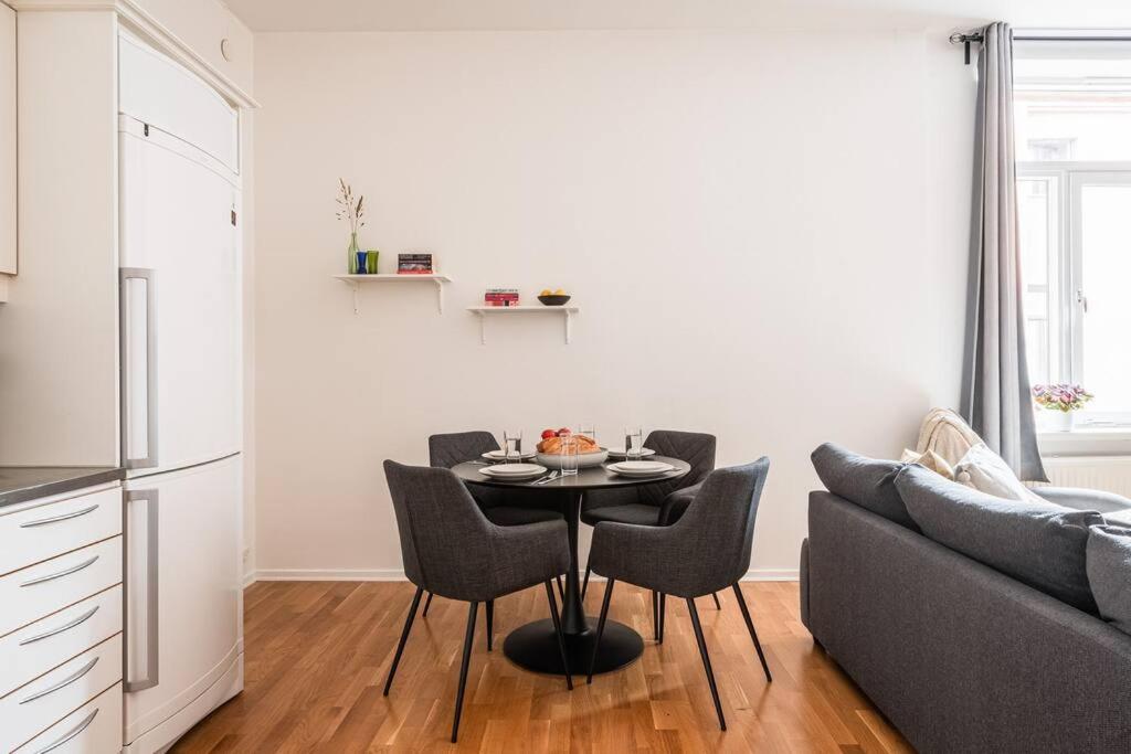 Large Central Gothenburg 2bd Apt