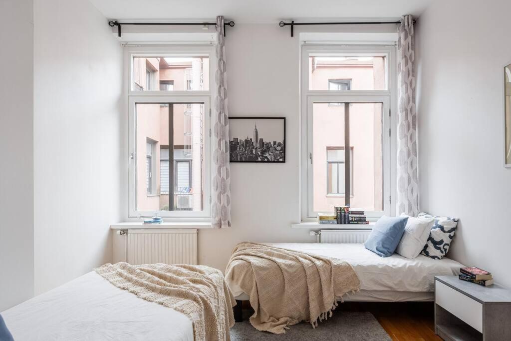 Large Central Gothenburg 2bd Apt