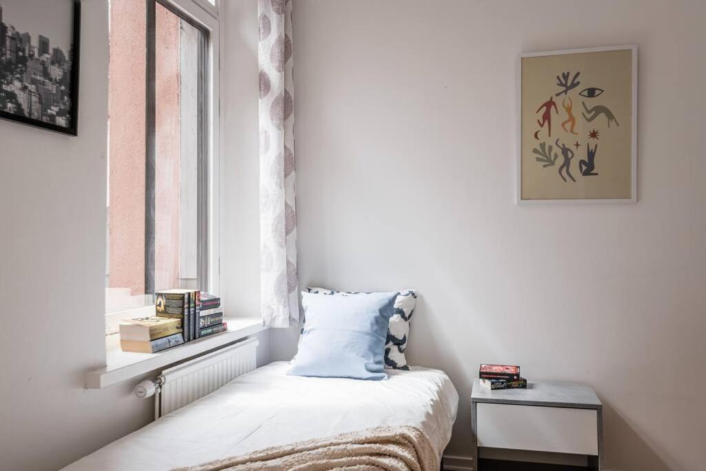 Large Central Gothenburg 2bd Apt
