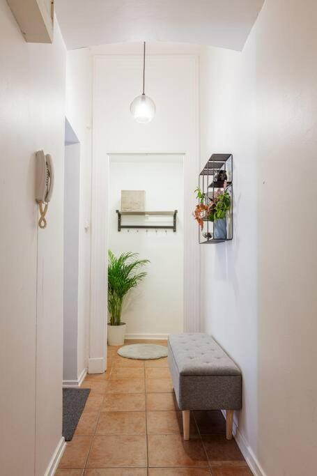 Large Central Gothenburg 2bd Apt