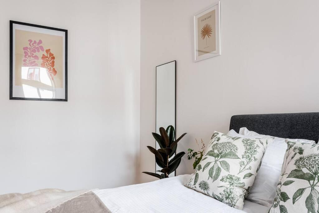 Large Central Gothenburg 2bd Apt