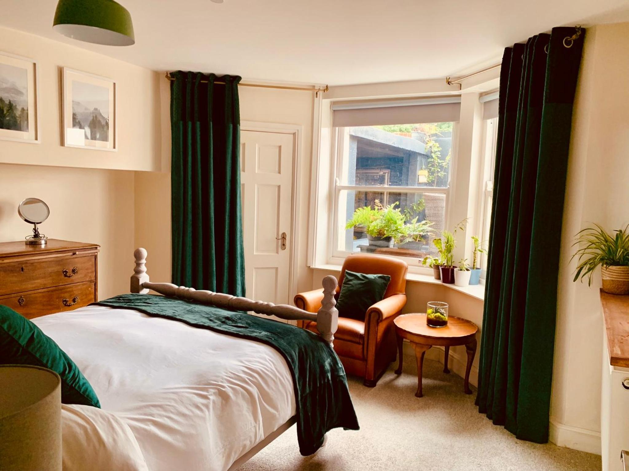 Vibrant beachfront Folkestone getaway