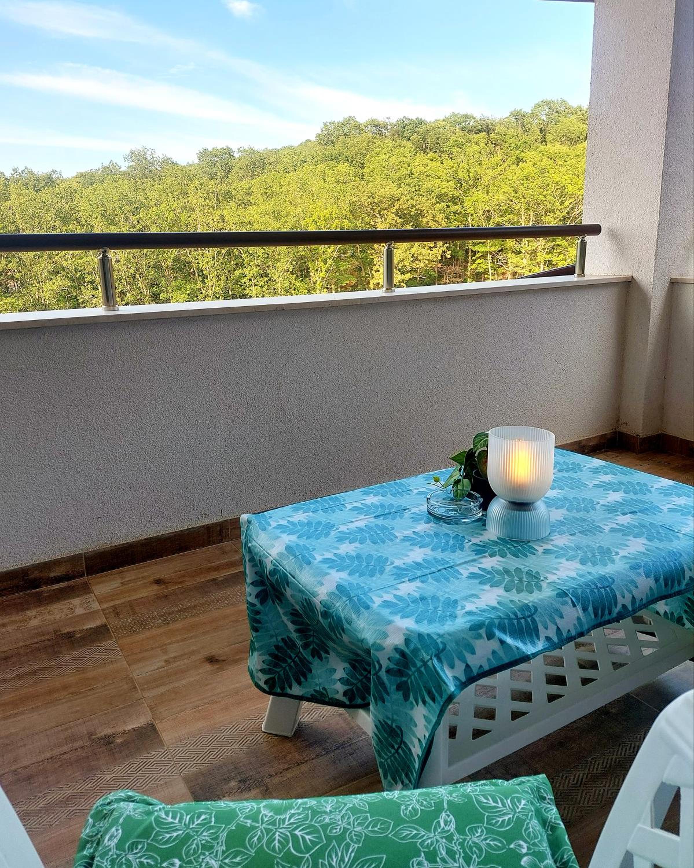 Forest View Apartment