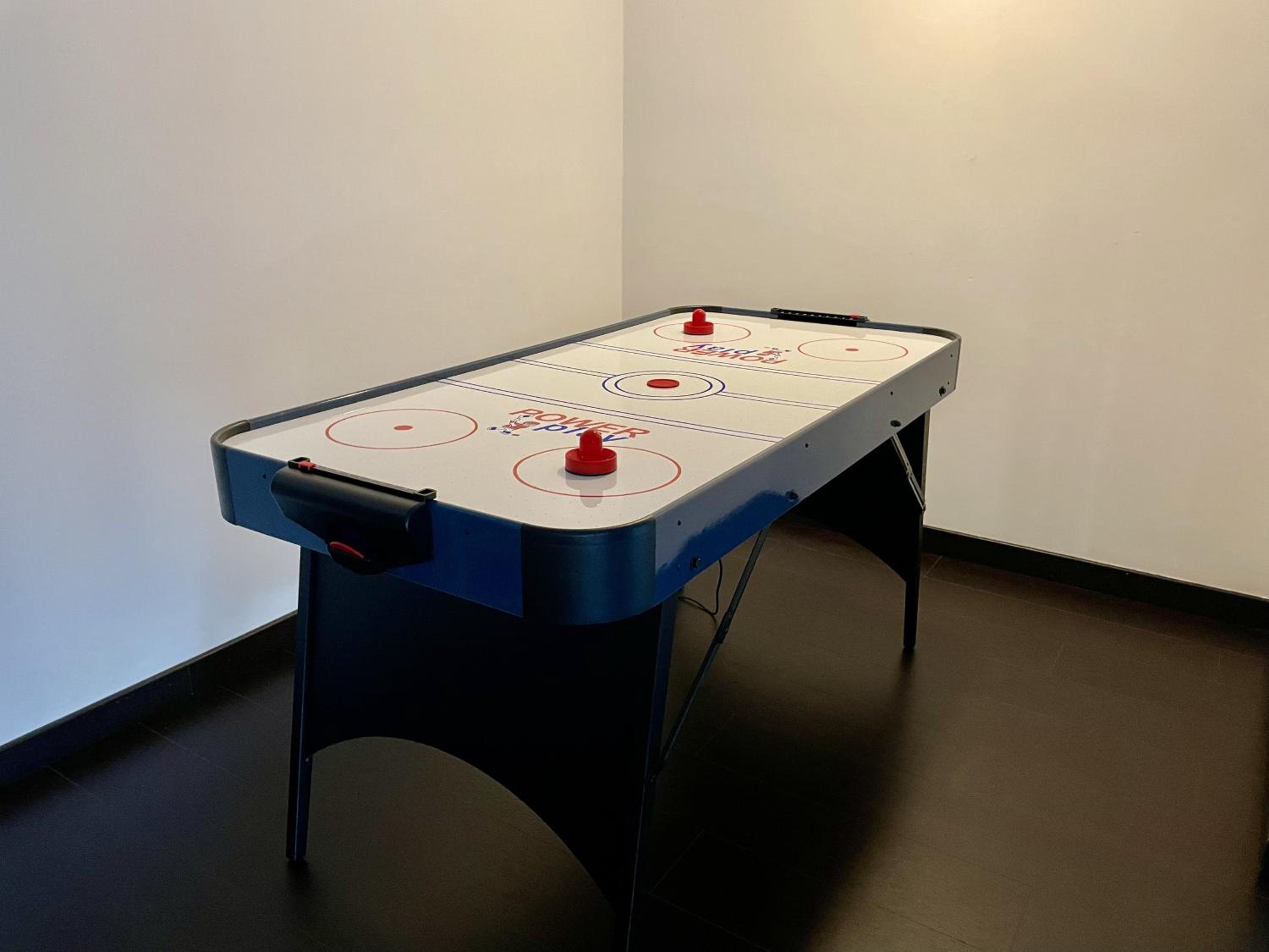 Modern Loft with AirHokey in City Centre