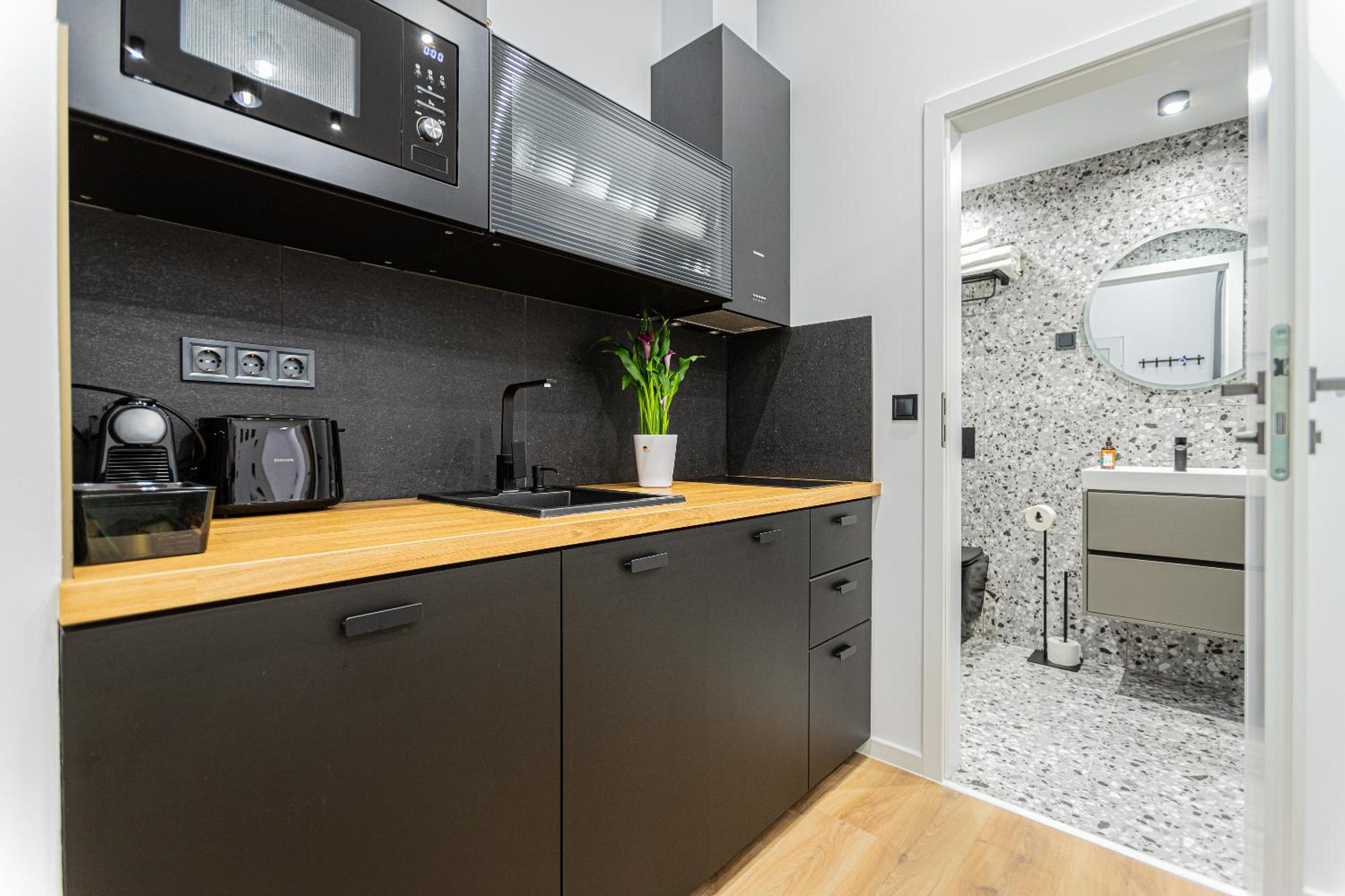Deluxe4 Apartment with 2 ROOMS next to the Synagogue FREE AIR CONDITIONER, SAUNA view 4