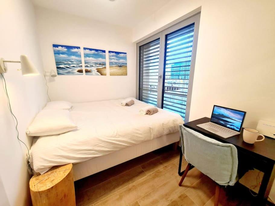 Luxury one bedroom with free parking view 3