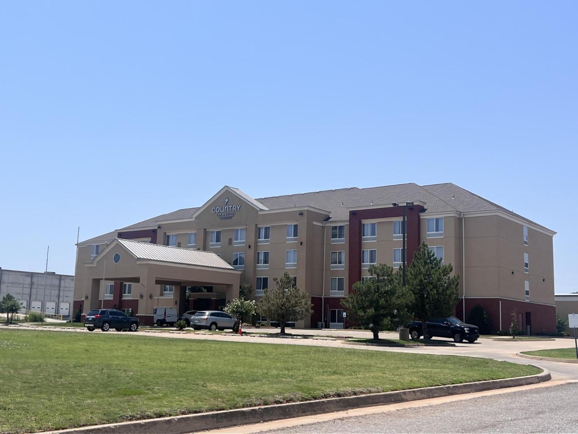 Hotel Country Inn & Suites by Radisson, Oklahoma City Airport, OK - Image 1