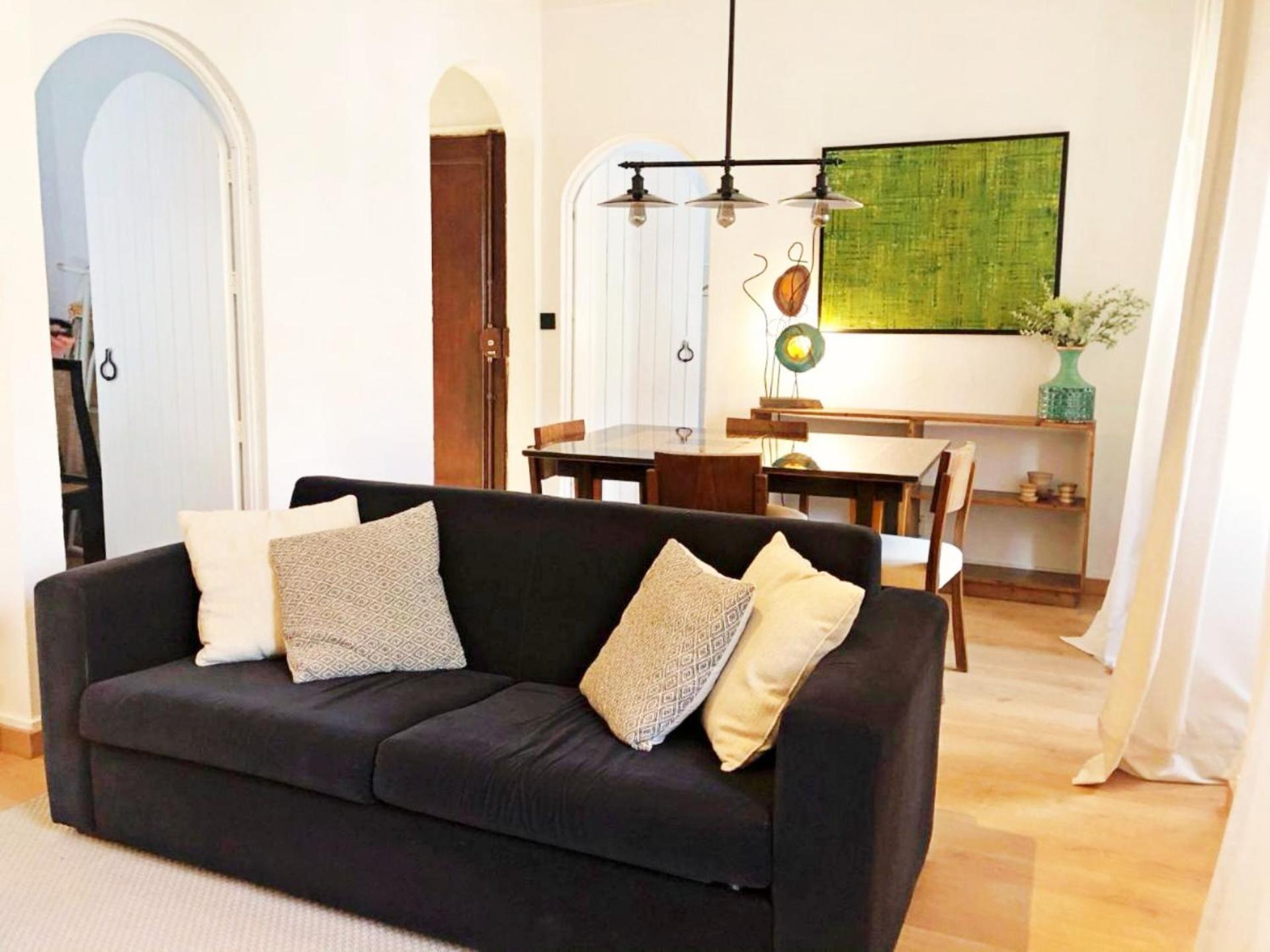 Vintage 2 BD Central Apartment by Hostlovers view 5