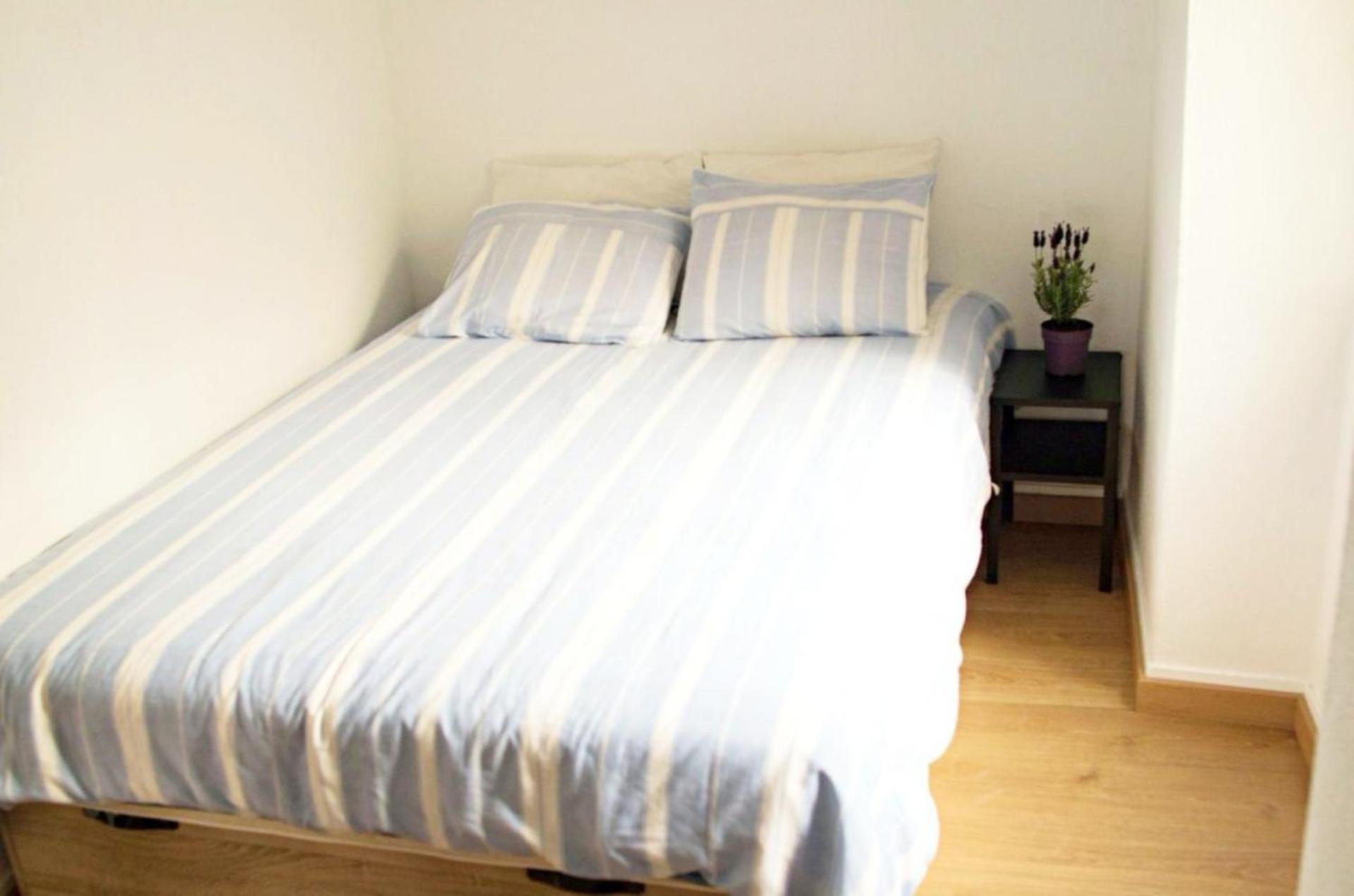 Vintage 2 BD Central Apartment by Hostlovers view 2