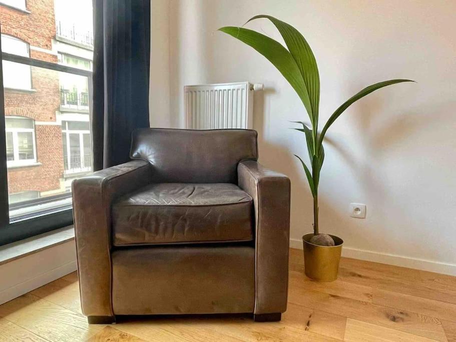 Elegant Canal-View Duplex with Free Parking