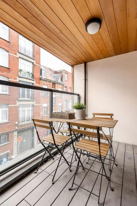 Elegant Canal-View Duplex with Free Parking