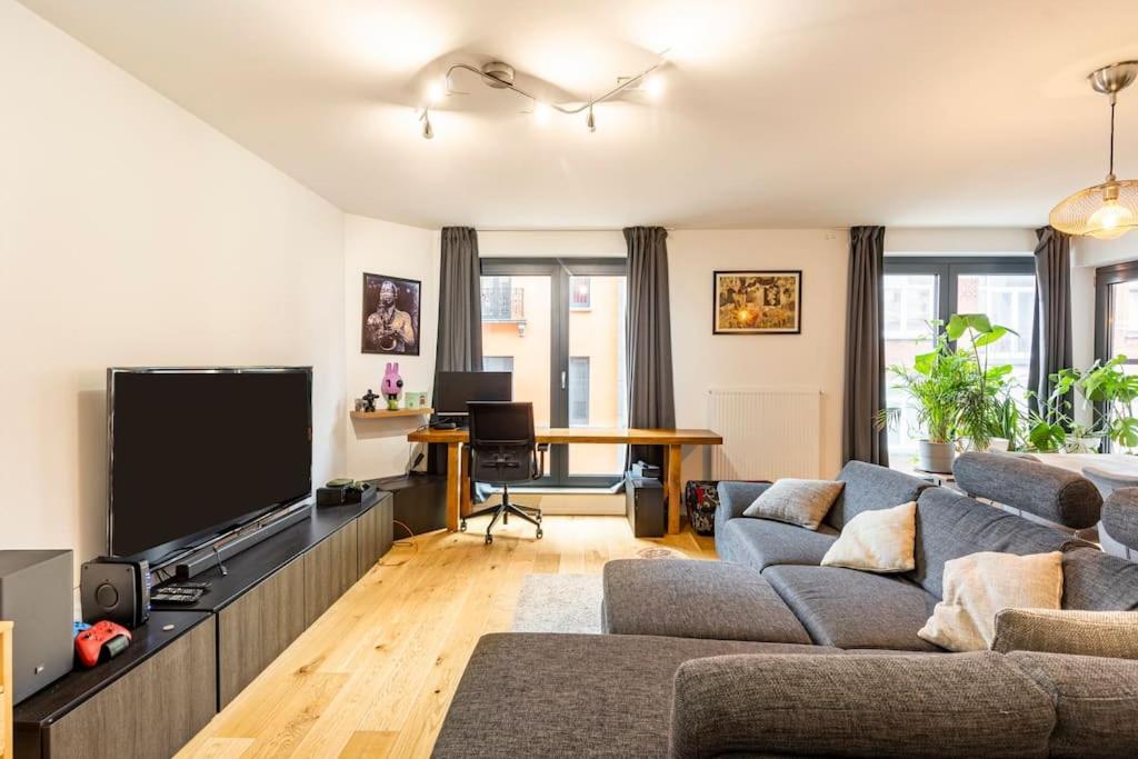 Elegant Canal-View Duplex with Free Parking