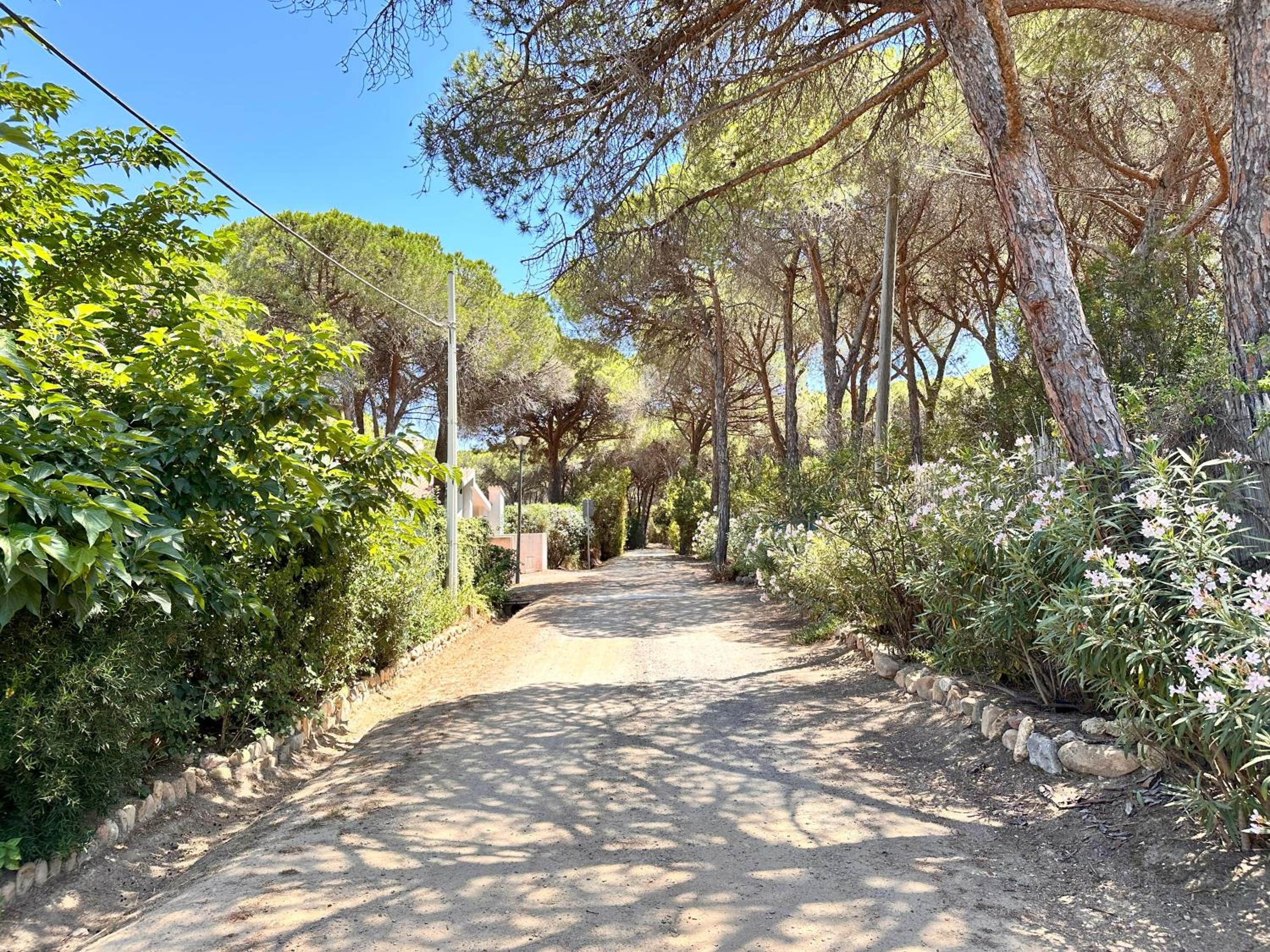 Blue shutters by the beach, Access to private beach