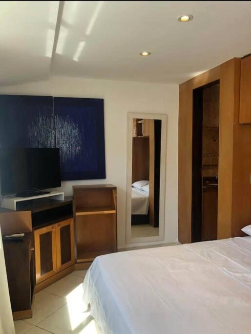 Cobertura Exclusiva em Copacabana com Piscina, Jacuzzi e Churrasqueira Ao Lado do Copacabana Palace
