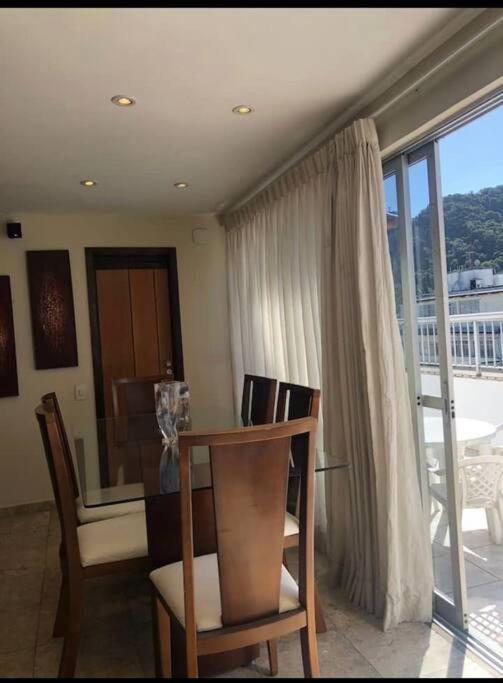Cobertura Exclusiva em Copacabana com Piscina, Jacuzzi e Churrasqueira Ao Lado do Copacabana Palace