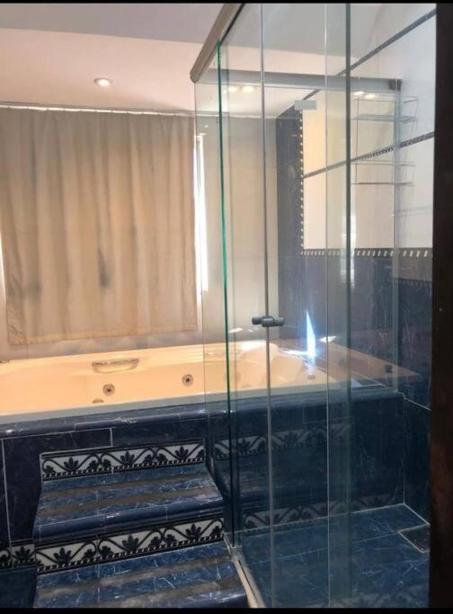 Cobertura Exclusiva em Copacabana com Piscina, Jacuzzi e Churrasqueira Ao Lado do Copacabana Palace