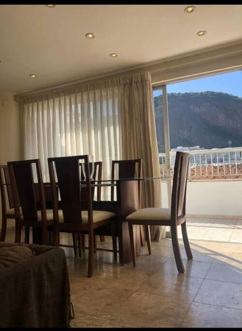 Cobertura Exclusiva em Copacabana com Piscina, Jacuzzi e Churrasqueira Ao Lado do Copacabana Palace