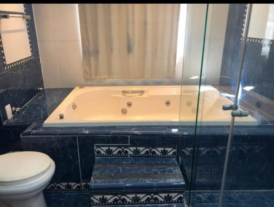 Cobertura Exclusiva em Copacabana com Piscina, Jacuzzi e Churrasqueira Ao Lado do Copacabana Palace