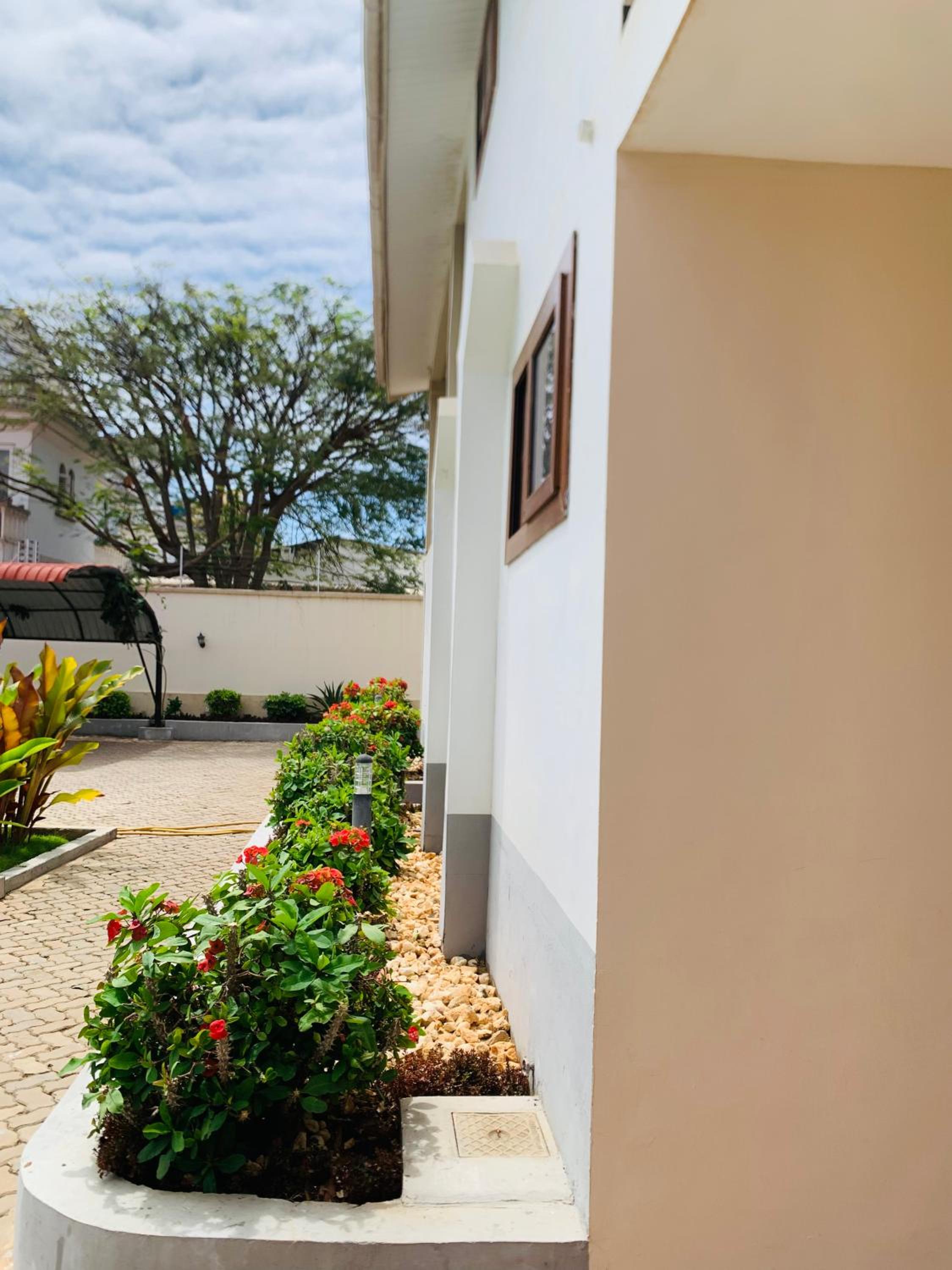 Vybe house 1 with swimming pool and free Wi-Fi view 2