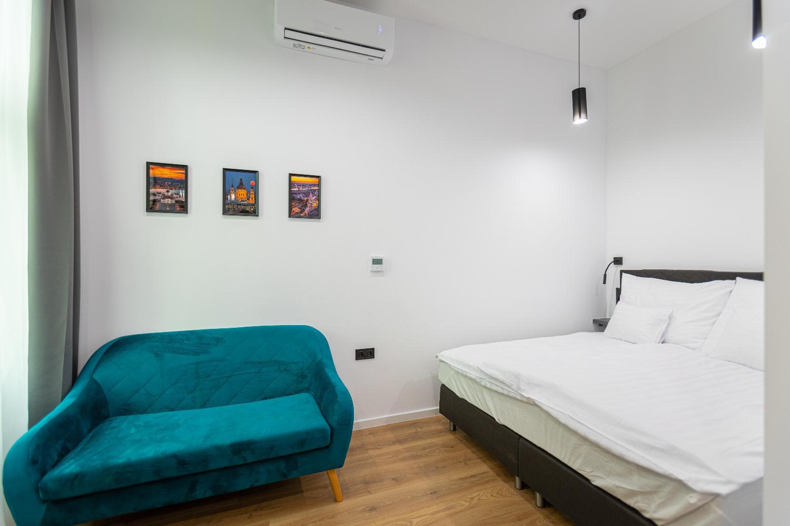 Deluxe2 Apartment next to the Synagogue FREE AIR CONDITIONER view 4
