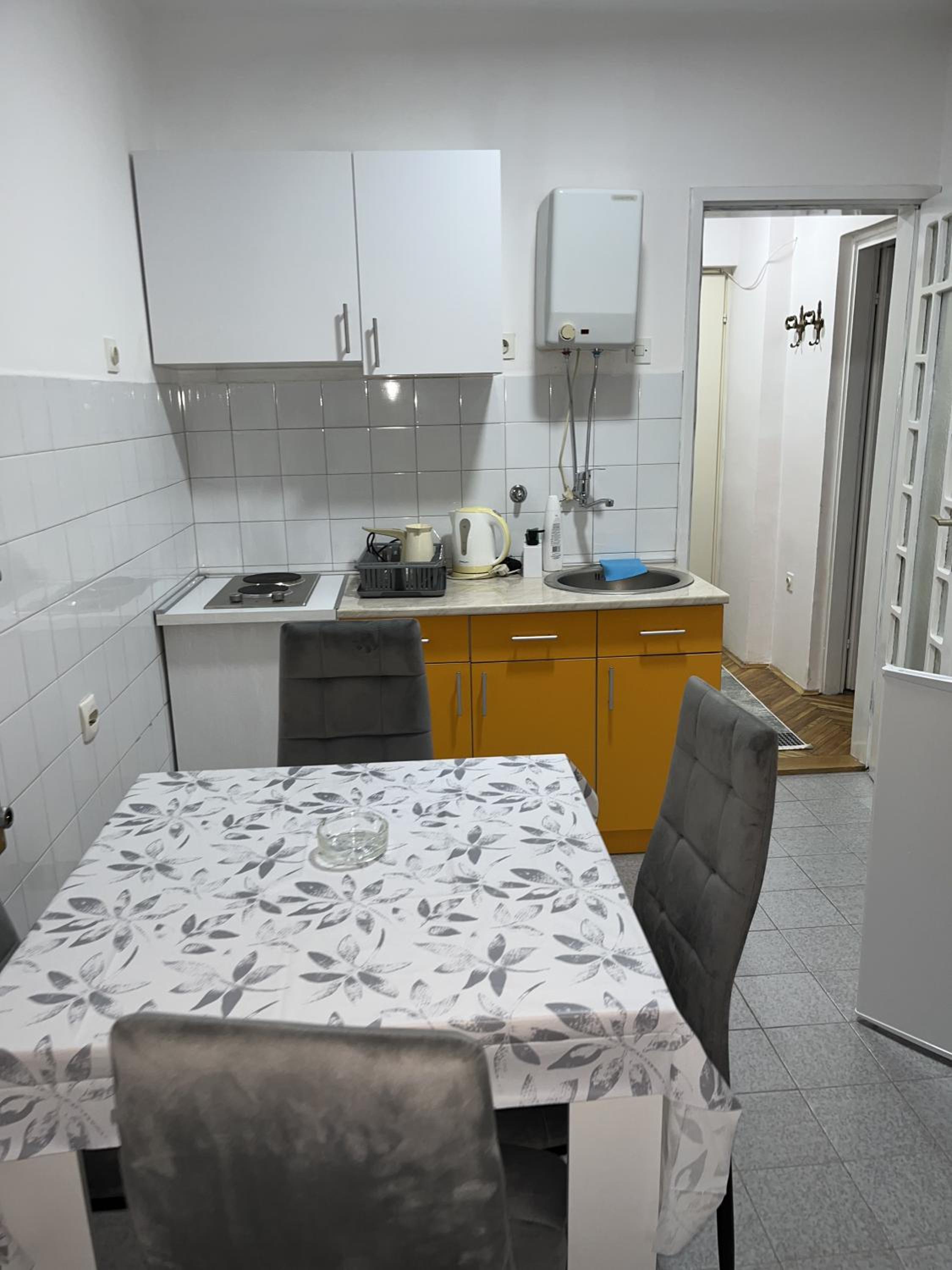 Photo 8