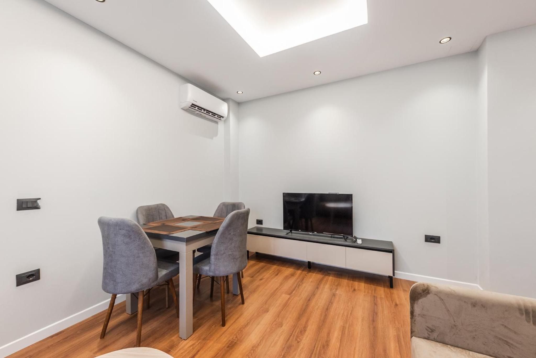 SR Apartments Golem