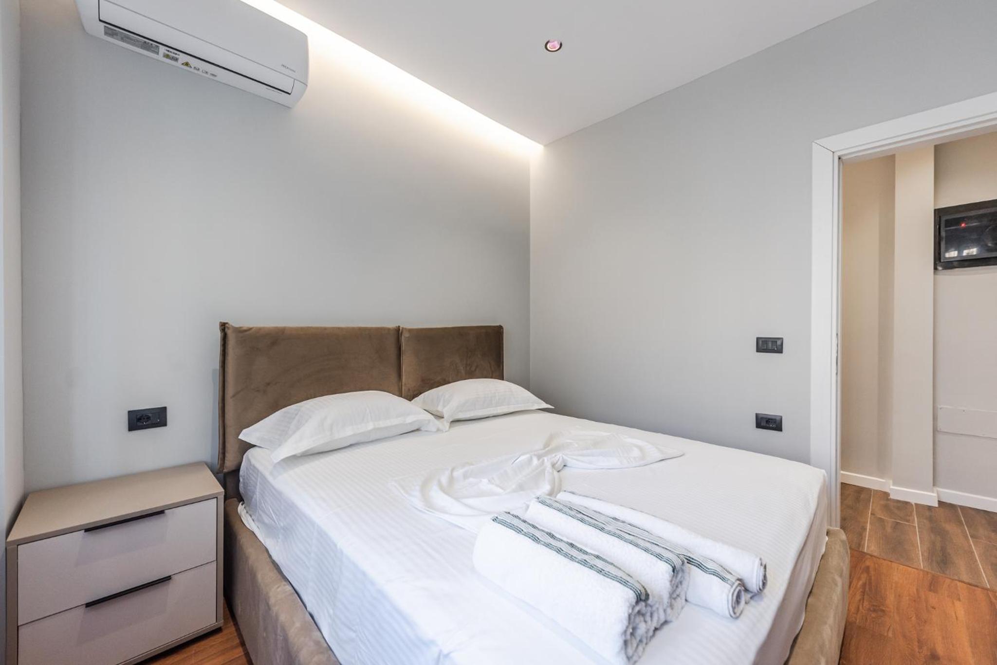 SR Apartments Golem