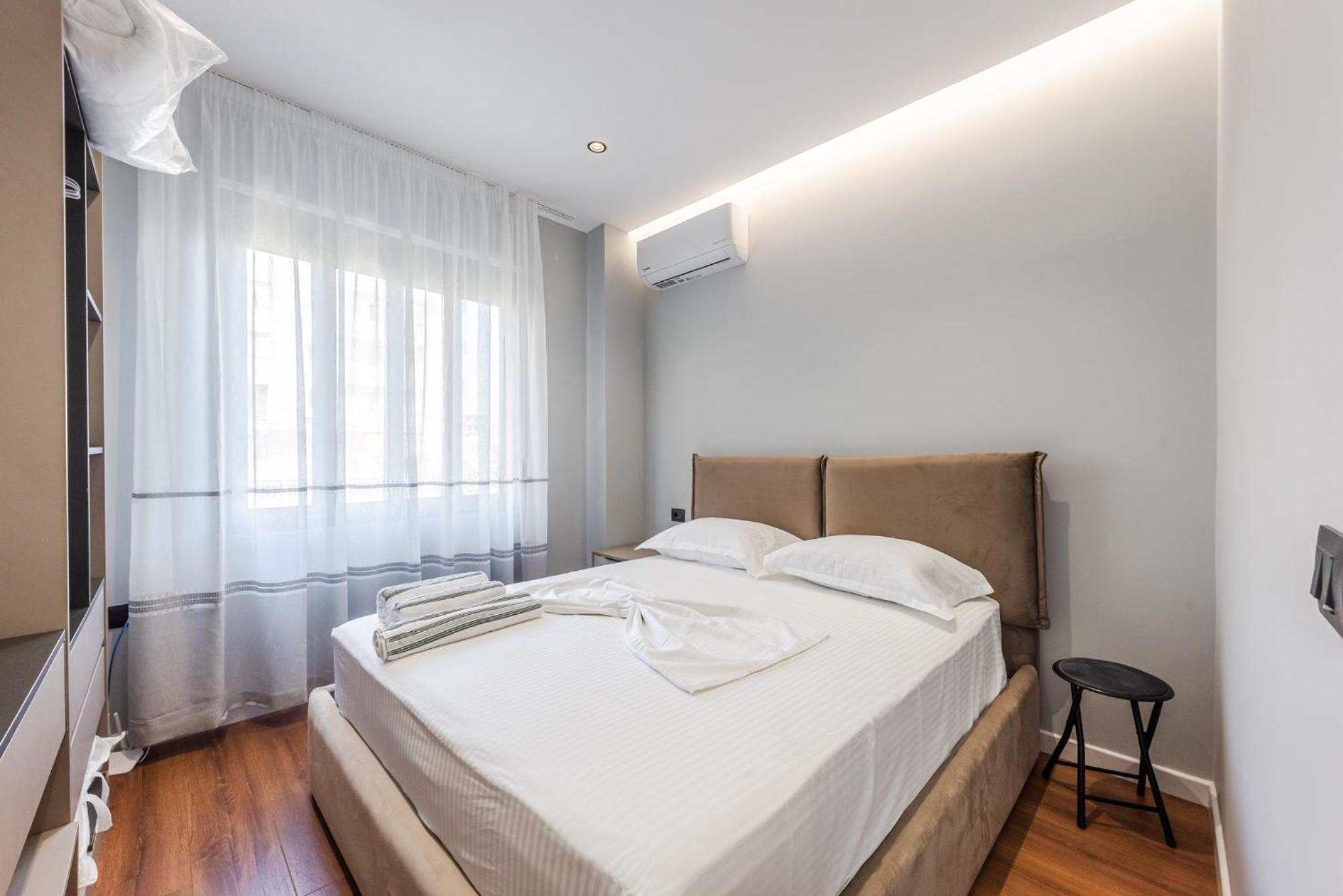 SR Apartments Golem