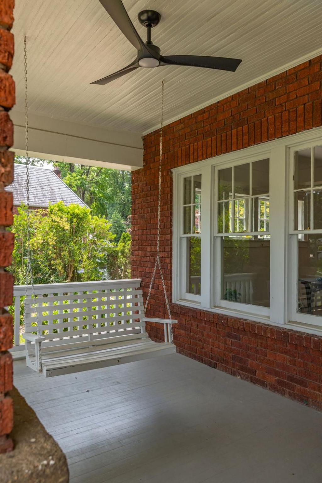 Luxury Large Home - Family Home - Big Fenced Yard