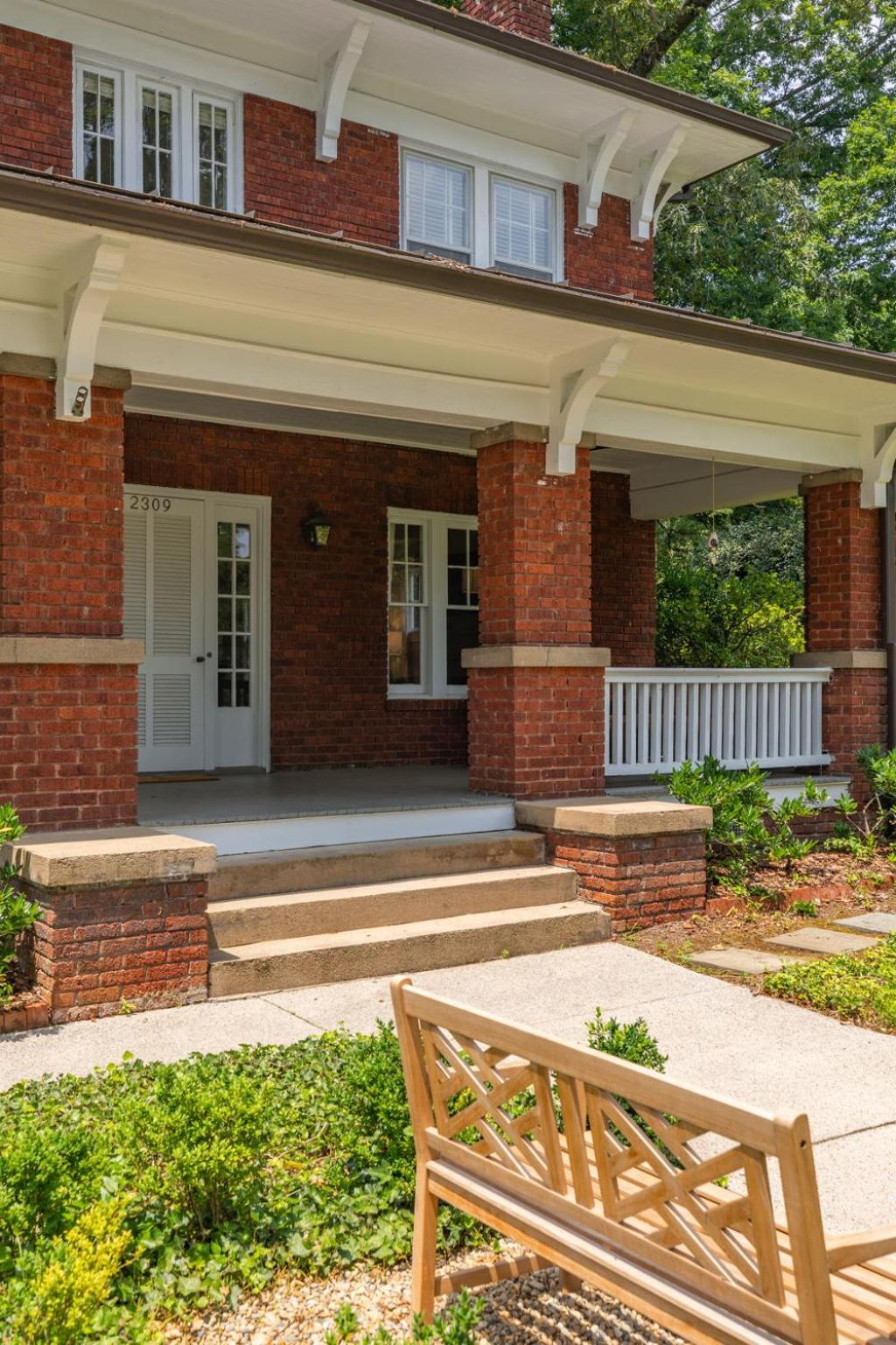 Luxury Large Home - Family Home - Big Fenced Yard