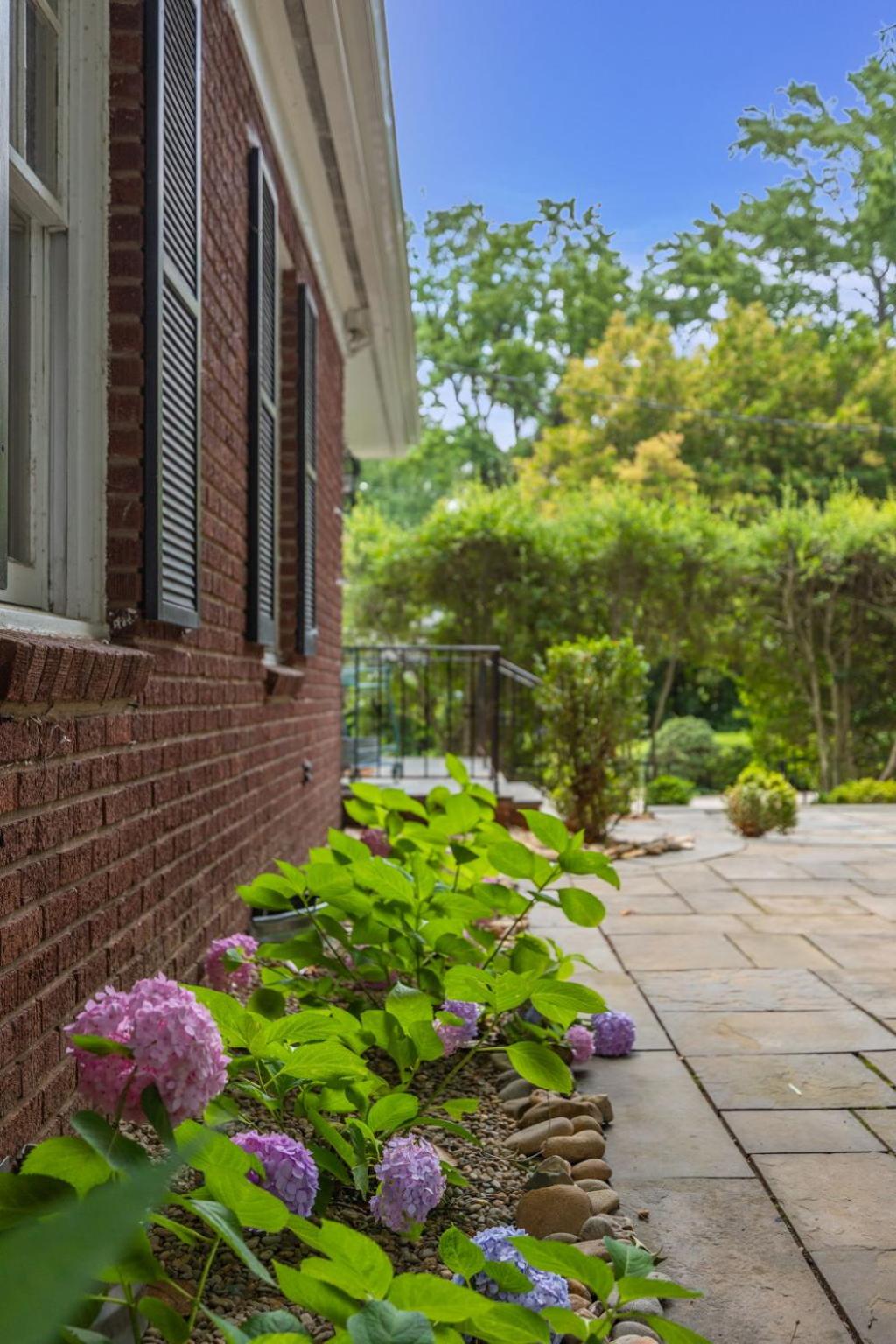 Luxury Large Home - Family Home - Big Fenced Yard