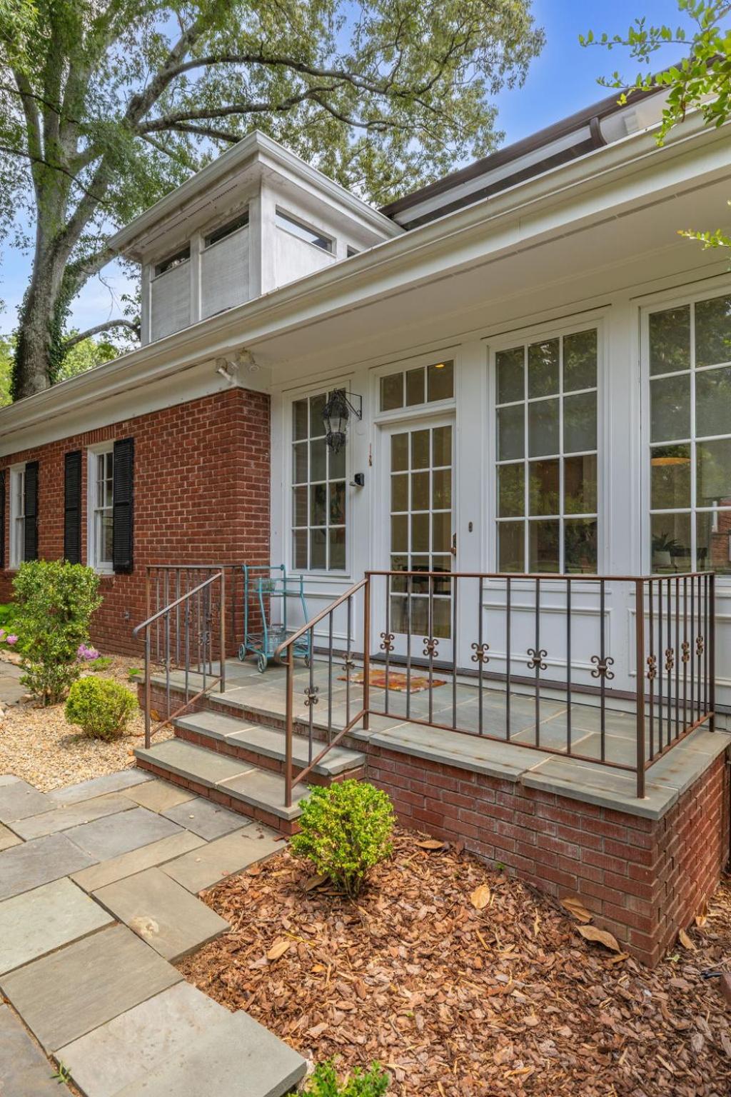 Luxury Large Home - Family Home - Big Fenced Yard