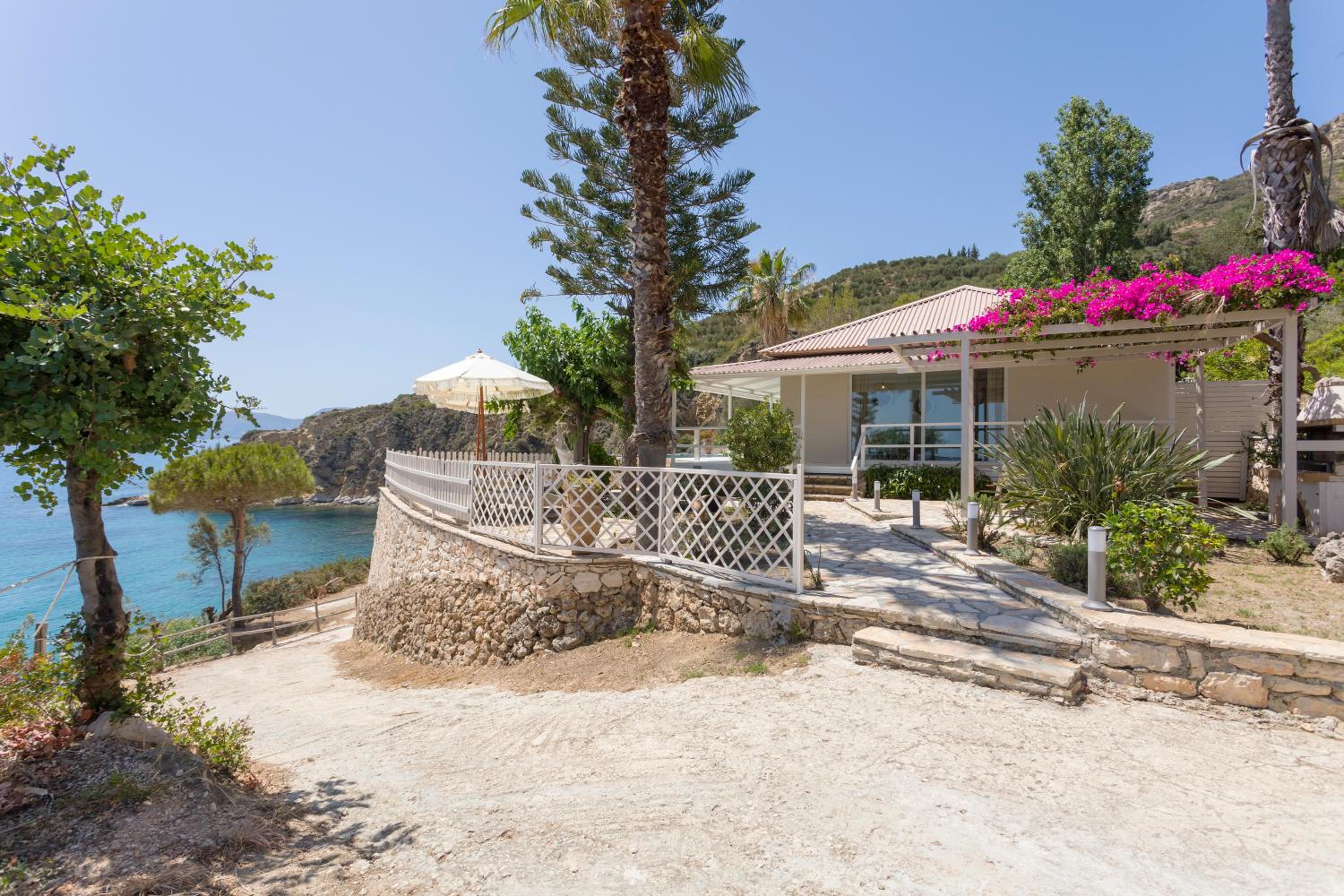 Azzure Vista Seafront Villa view 3