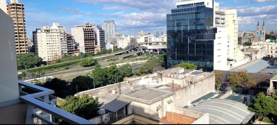 Luminoso monoambiente Av 9 de Julio