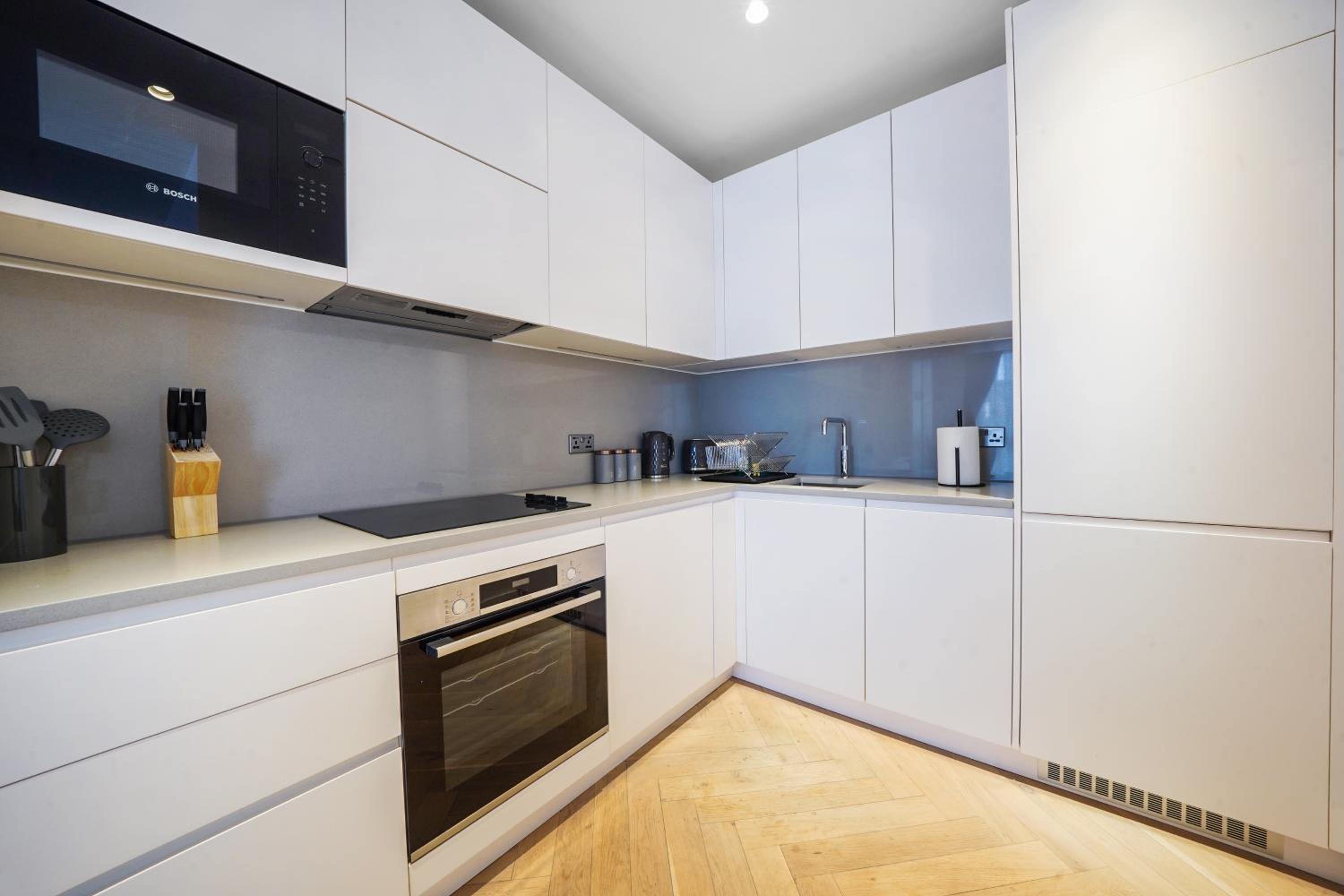 The Zurich Apartment, 6 beds, 15mins to Central London, 10mins Wembley stadium