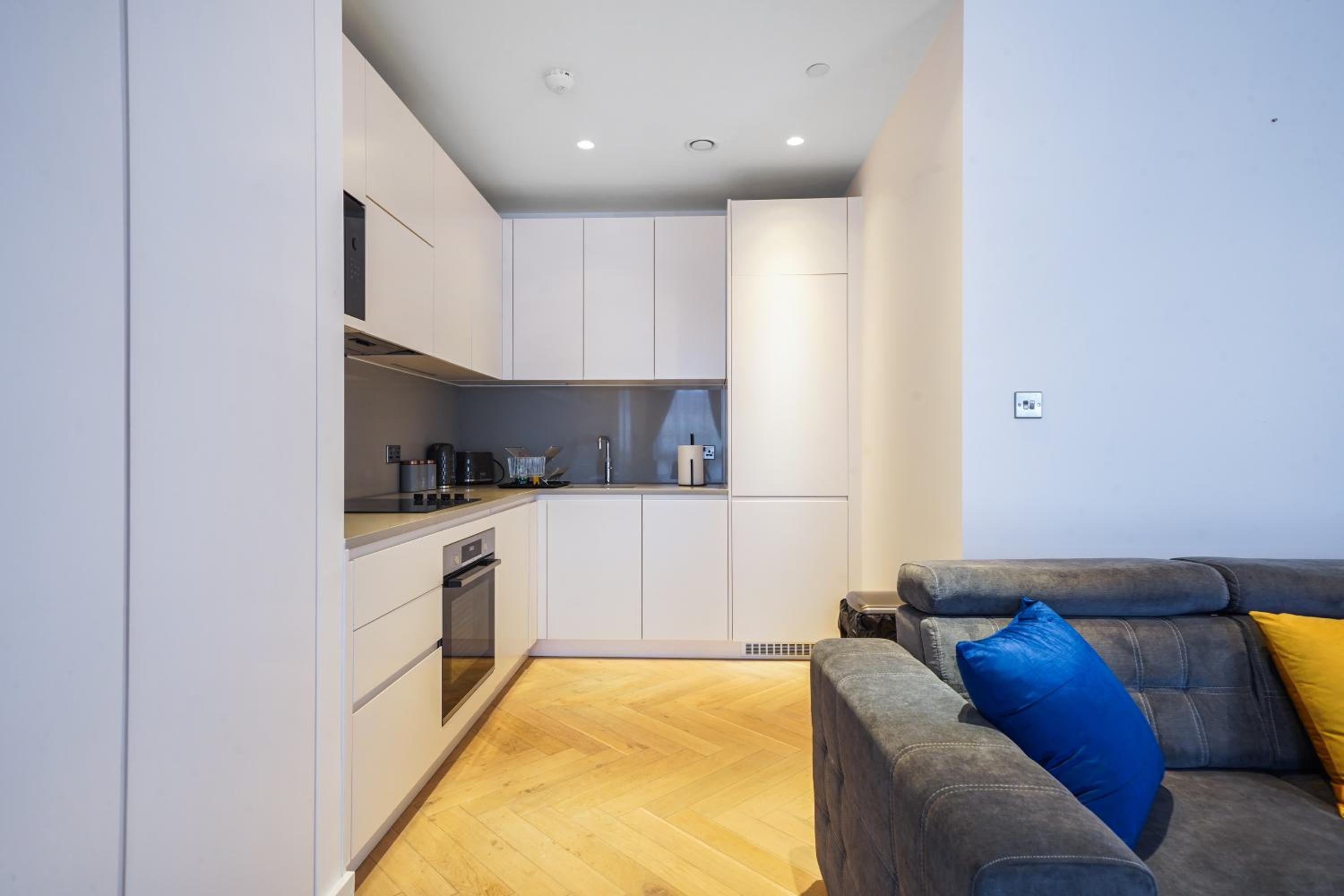 The Zurich Apartment, 6 beds, 15mins to Central London, 10mins Wembley stadium