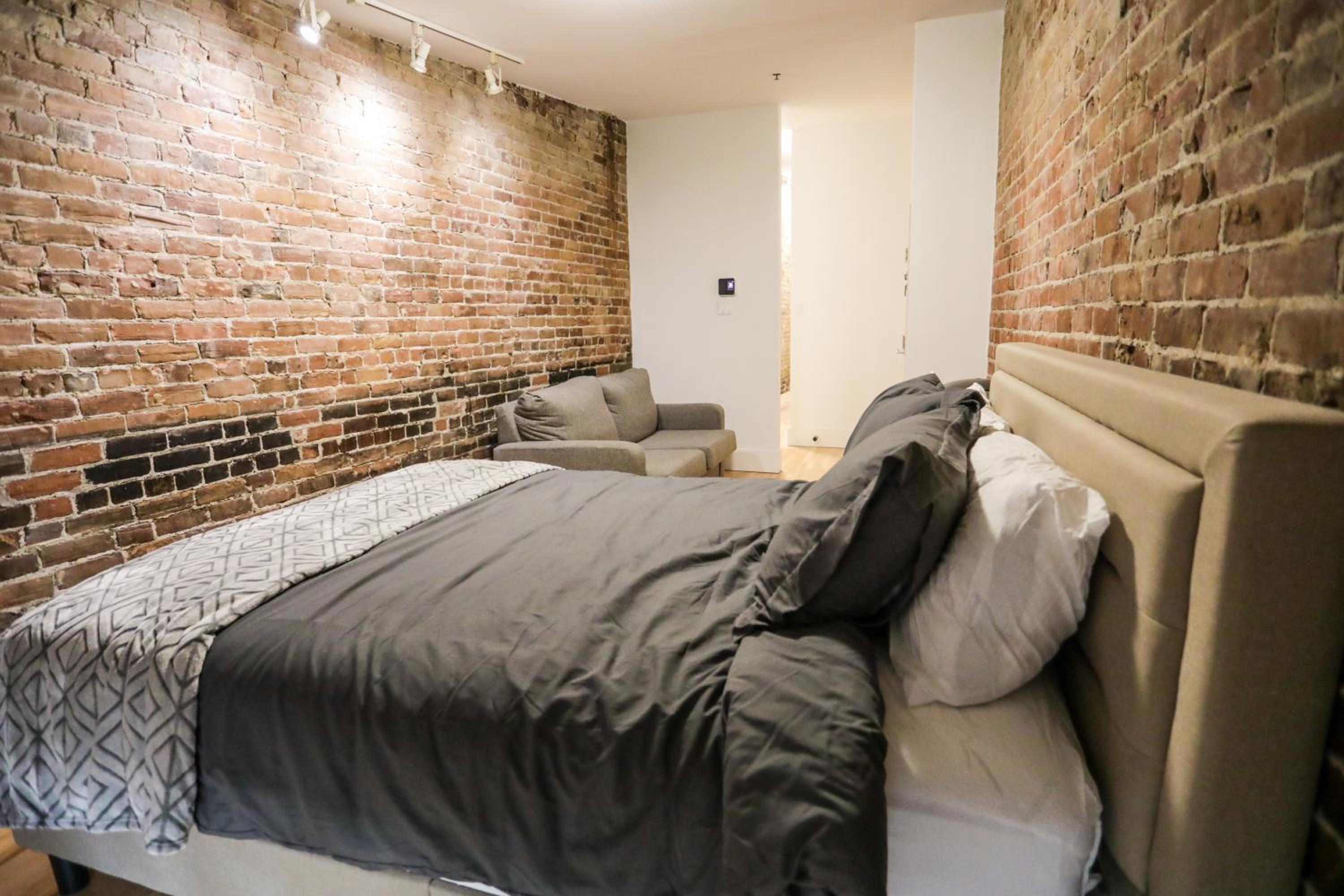 Elegant 1 bedroom apartment in old port- 301