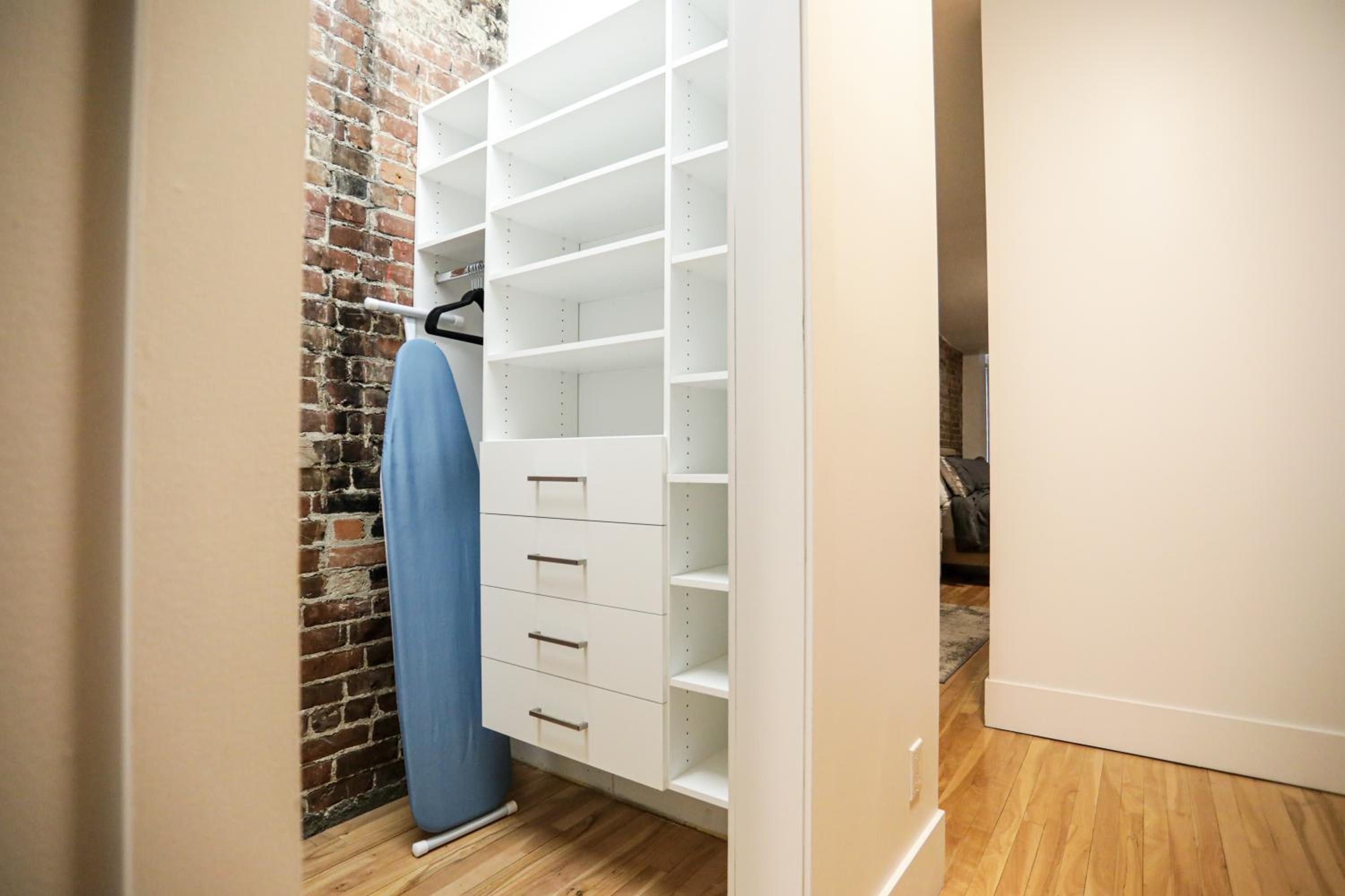 Elegant 1 bedroom apartment in old port- 301