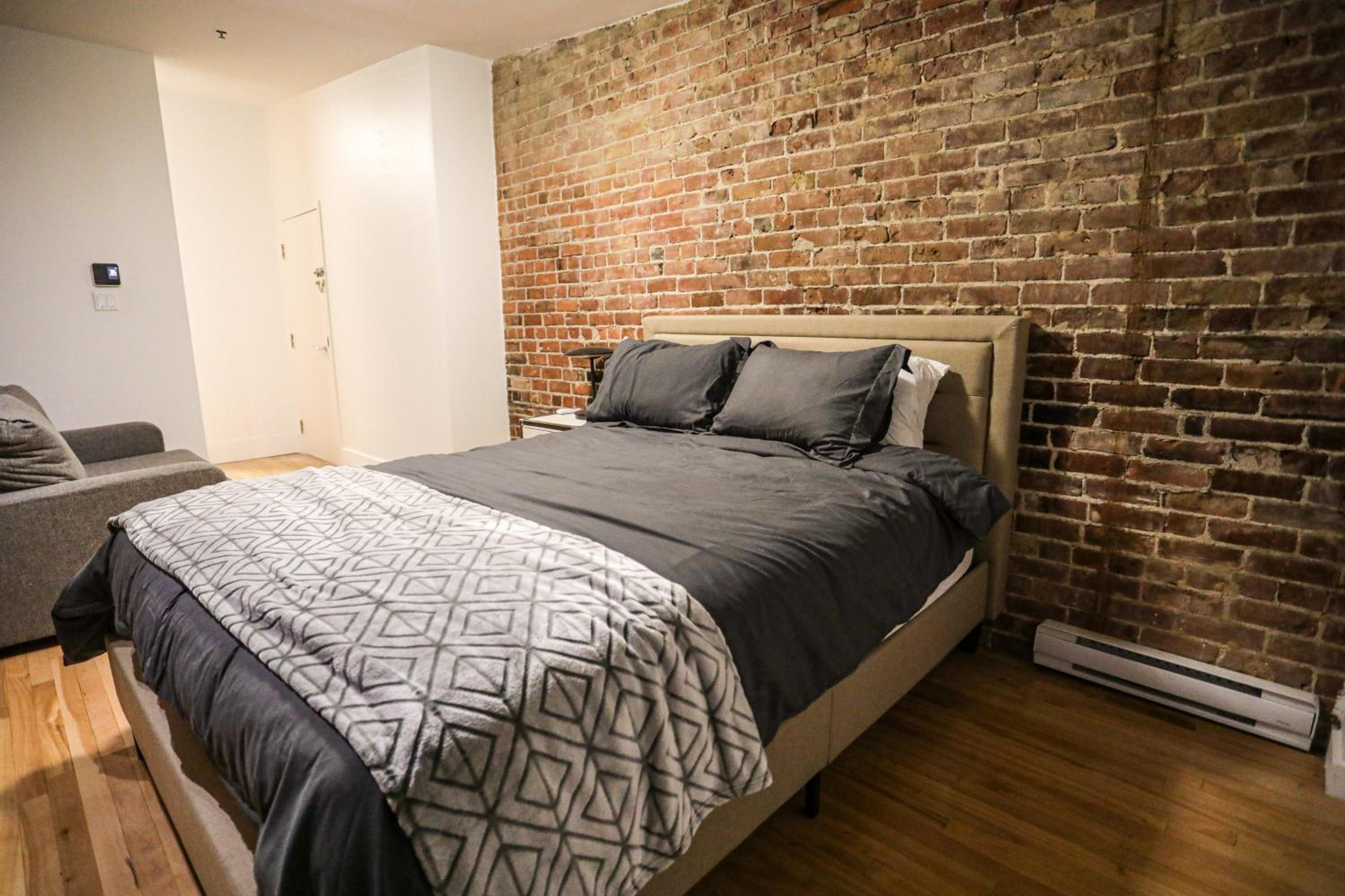 Elegant 1 bedroom apartment in old port- 301
