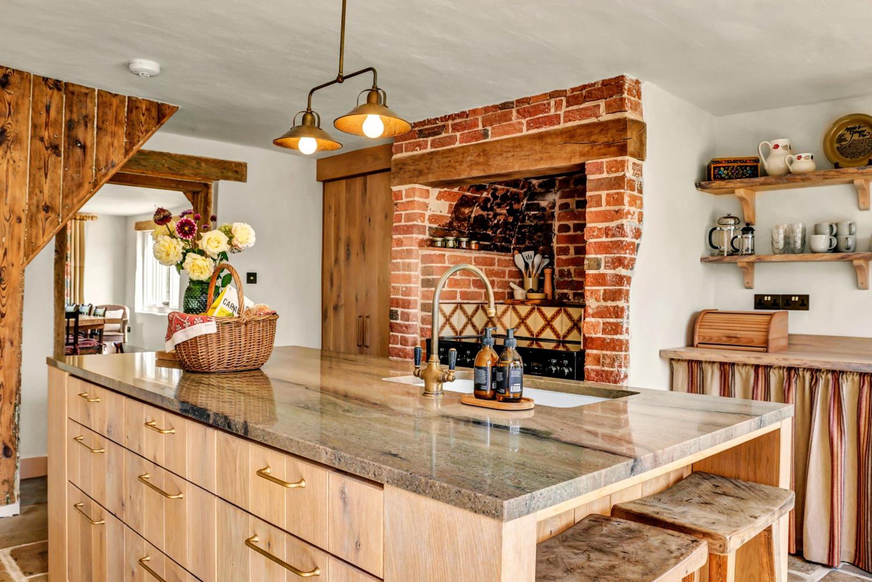 Gorgeous English Farmhouse Holiday Cottage for 9 and a half view 3