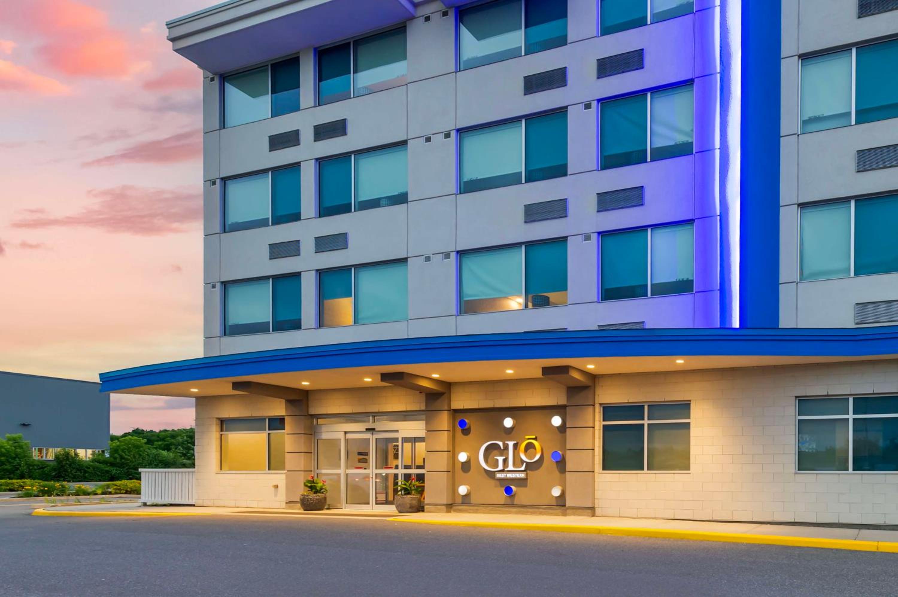 Hotel GLō Best Western Kanata Ottawa West - Image 1