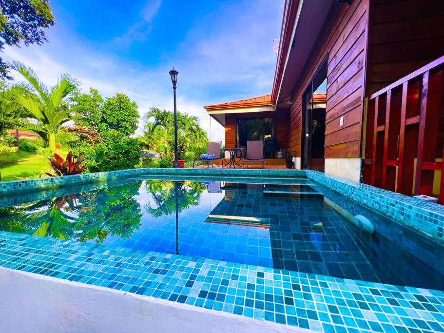Heated Pool & Garden Cabin near La Fortuna